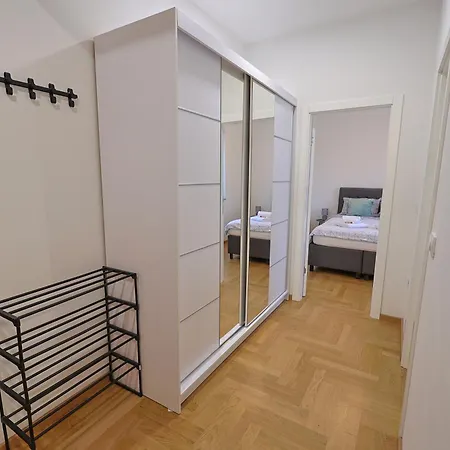 Kosta Boutique באניה לוקה