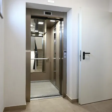 Kosta Boutique באניה לוקה